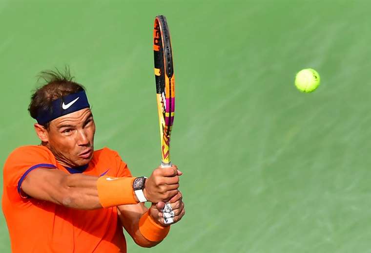Nadal reanuda entrenamientos, un mes después de su lesión de una costilla