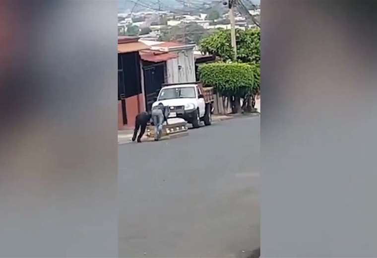 Arrastrado por media calle: así fue como se robaron un ataúd en Alajuelita