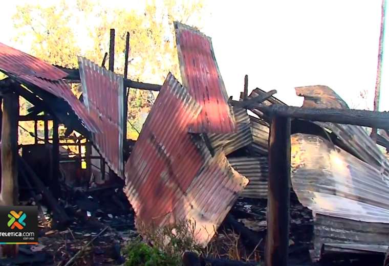 Incendio consumió el restaurante de un hotel en la zona de Los Santos