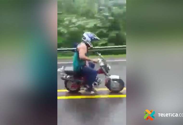 Video: motociclista por poco provoca accidente tras cometer imprudencia en ruta 32