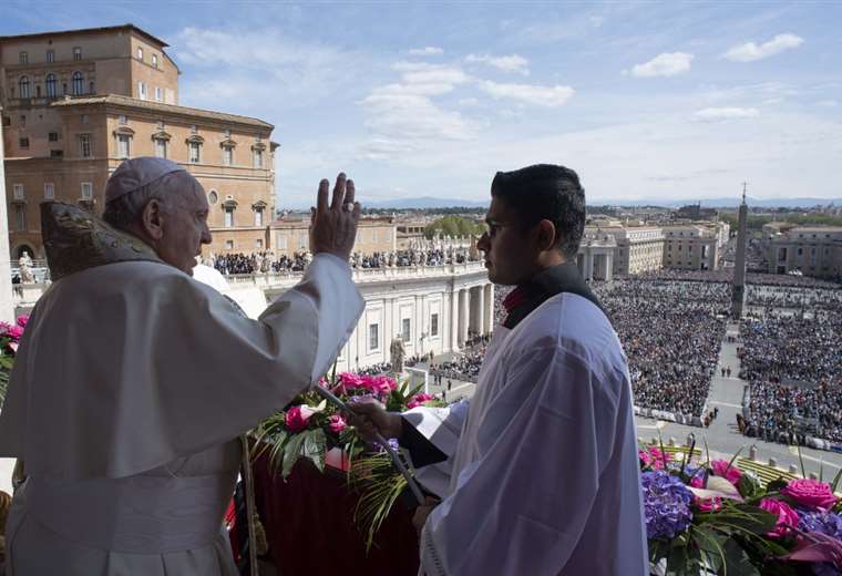 El papa llama a escuchar el clamor de la paz en esta "Pascua de guerra"
