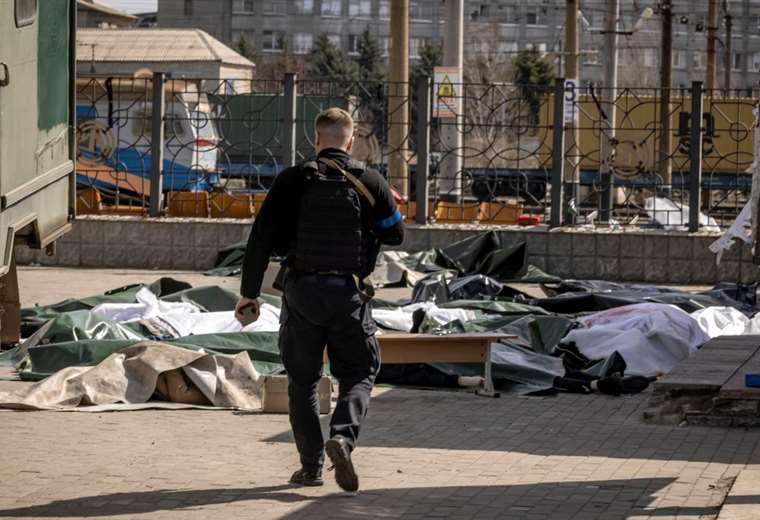Ucrania anuncia primer juicio por crímenes de guerra y Rusia denuncia bombardeo de ciudad
