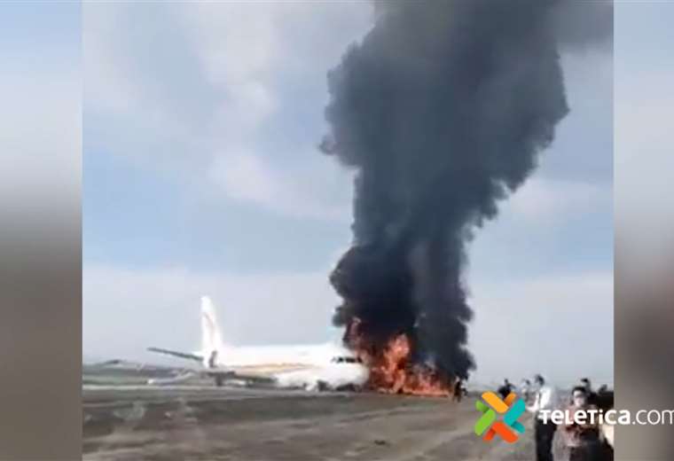 Avión se incendia en aeropuerto de China pero sin causar víctimas