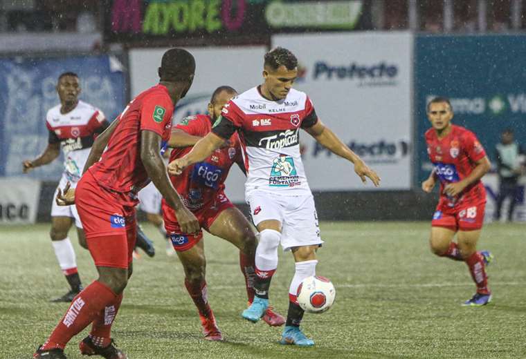 Alajuelense terminó su trámite con derrota en Santos