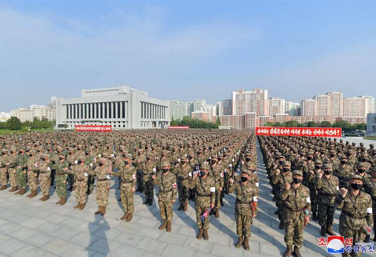 Corea del Norte despliega su ejército ante el creciente brote de COVID-19