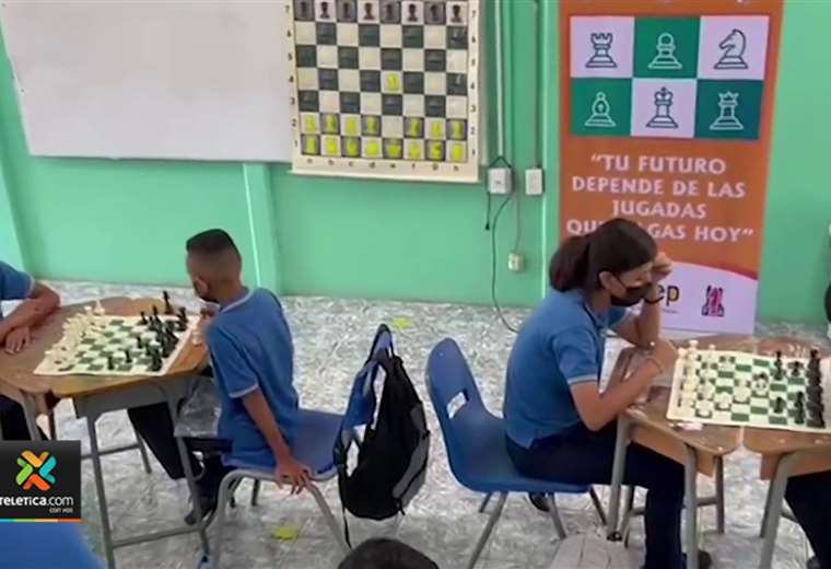 Estudiantes de escuelas y colegios de Guanacaste reciben clases de ajedrez