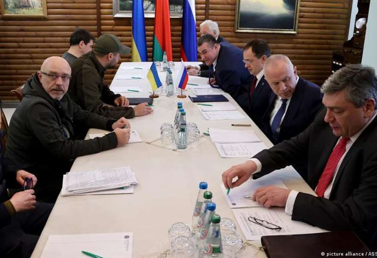 Rusia confirma disposición a retomar las negociaciones con Ucrania
