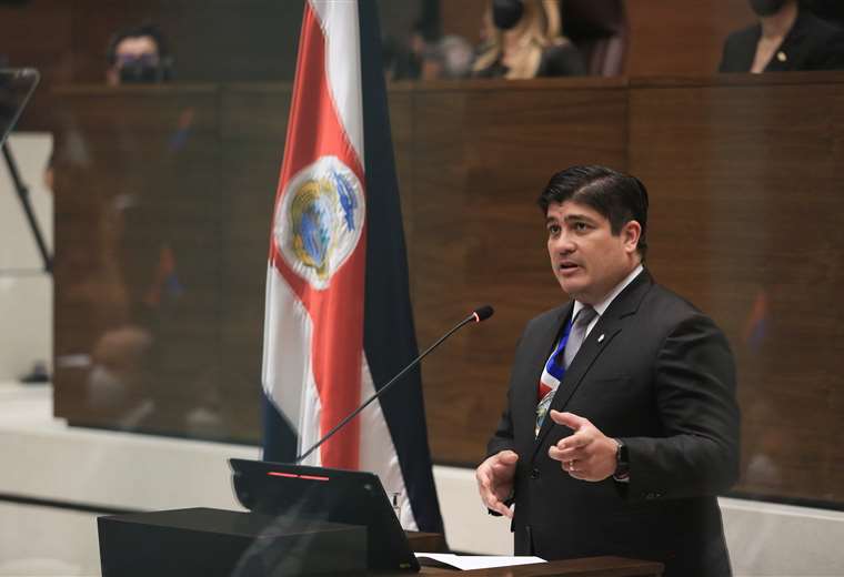 Presidente Alvarado veta parcialmente polémica ley de acceso a la información