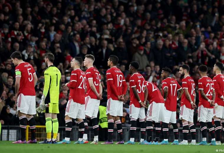 Emisora británica se disculpa por letrero con burla al Manchester United en plena transmisión