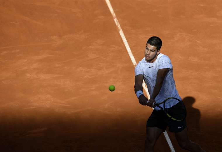 Alcaraz supera a Nadal y se cita con Djokovic en semifinales en Madrid