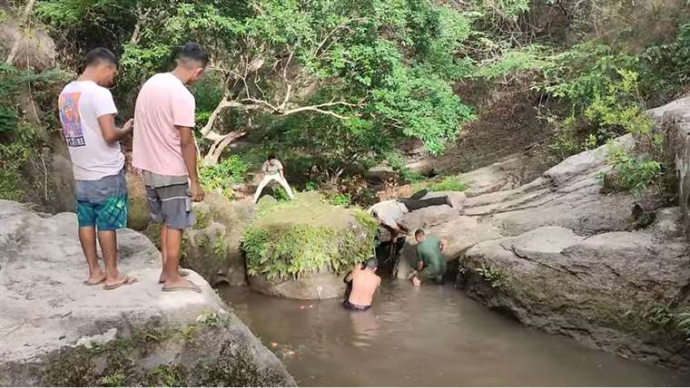 Vecinos de Liberia se bañaban en poza sin saber que había un cocodrilo
