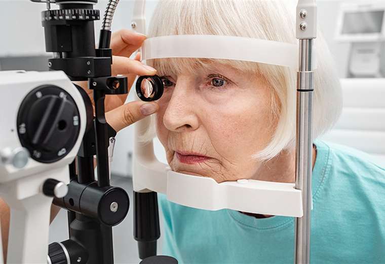 Estas son causas comunes de la visión doble en el adulto mayor