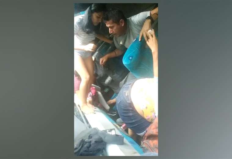 Video muestra minutos de angustia que vivieron pasajeros de bus tras vuelco en Cóbano