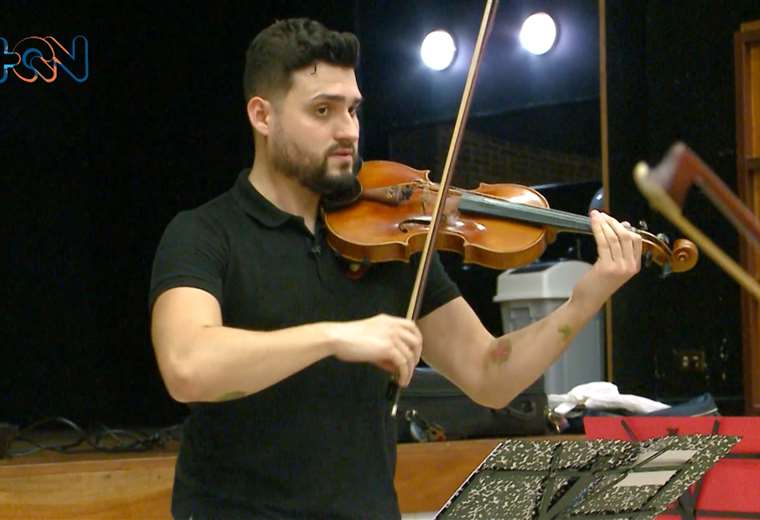 Andrey Pérez cumple su sueño de infancia: ser violinista y dirigir una orquesta
