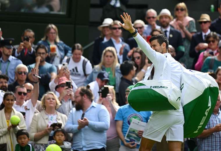 Djokovic pasa cómodamente a tercera ronda de Wimbledon