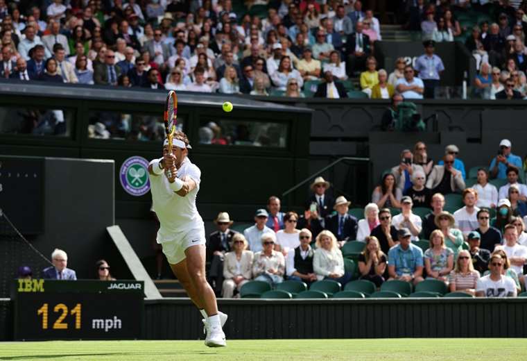 Rafael Nadal pasa sin apuros a octavos de final en Wimbledon