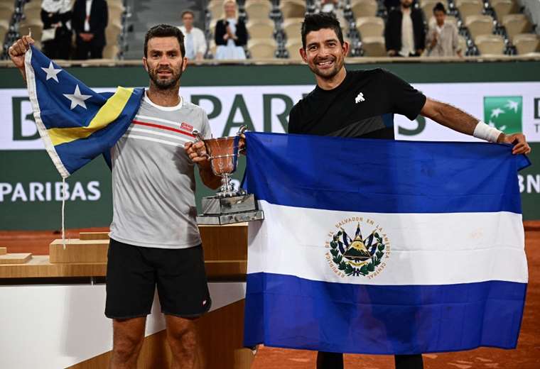 Salvadoreño Arévalo hace historia al conquistar torneo de dobles de Roland Garros