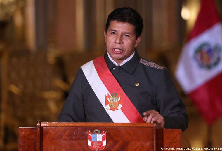 Fiscalía cita al presidente peruano por caso de presunta corrupción