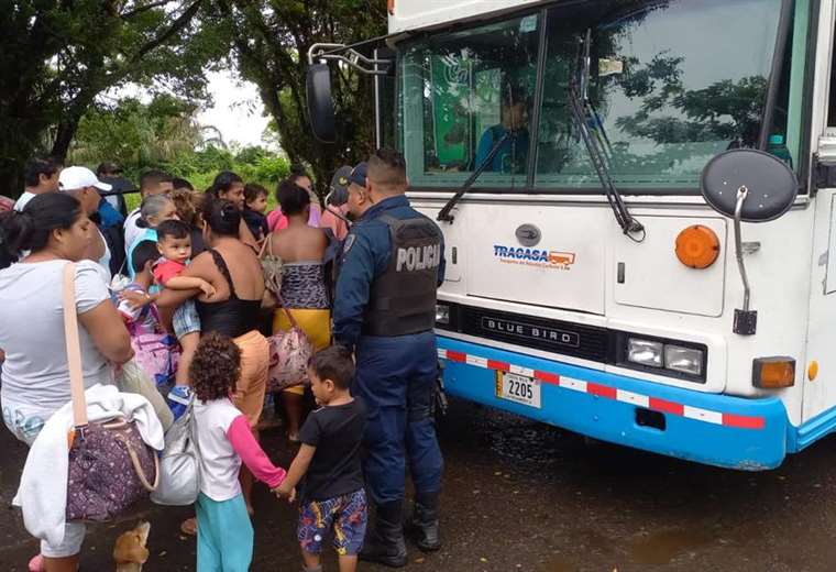 Tormenta Bonnie: Autobuseros se unen para apoyar a las autoridades en labores de evacuación