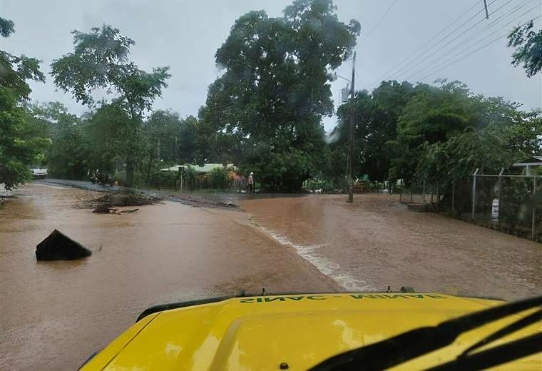 Videos: Fuertes lluvias provocaron inundaciones y desbordamiento de ríos en Guanacaste y Upala