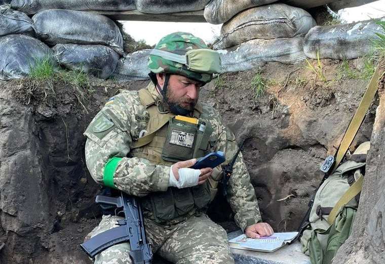 Los profesores que continúan dando clases desde el frente de batalla en Ucrania