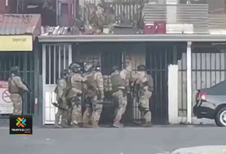 Madre y sus dos hijos detenidos como sospechosos de vender drogas cerca ...