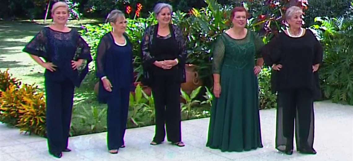 Estilo elegante para abuelas en graduaciones Teletica