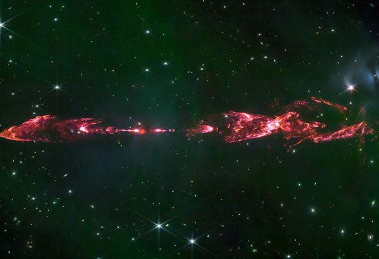 Telescopio James Webb capta impresionante imagen de una estrella recién ...