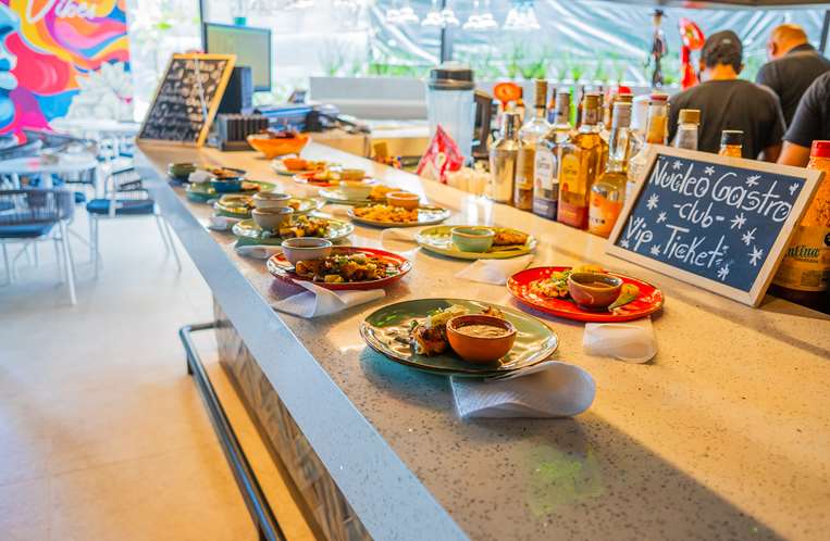Mercado Gastronómico Núcleo Gastro Club abre sus puertas ofreciendo 8 diferentes barras cu