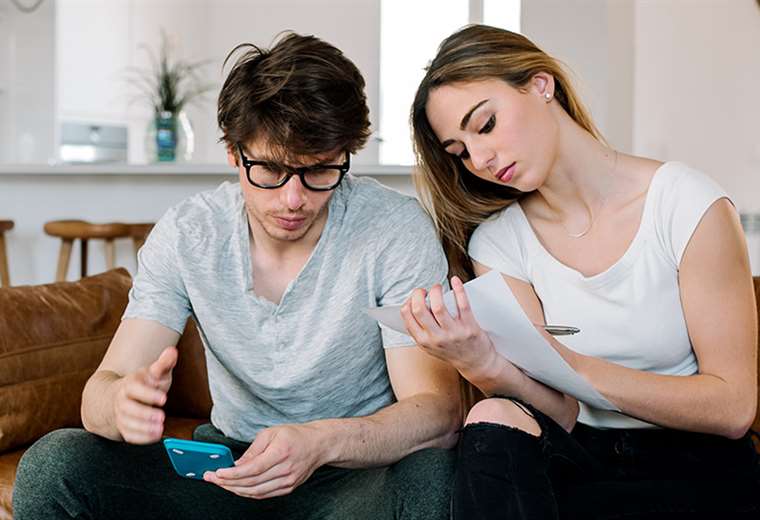 ¿Cómo evitar que el dinero destruya su relación de pareja? | Teletica
