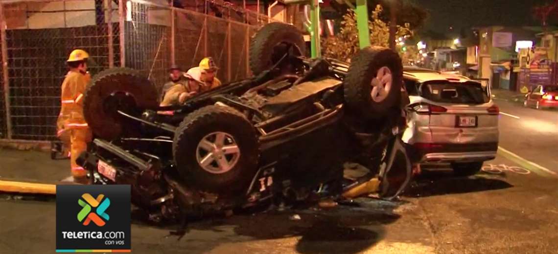 Colisión Entre Dos Carros Dejó Tres Mujeres Heridas En San José | Teletica