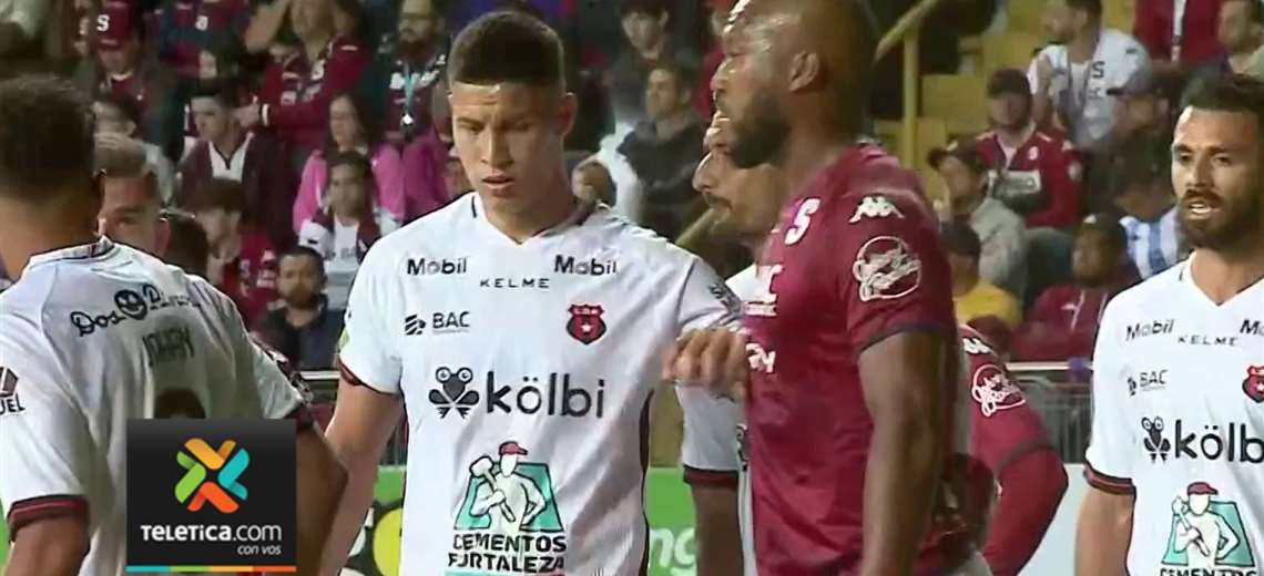 Alexis Gamboa vs Kendall Waston: el duelo de altura de la final