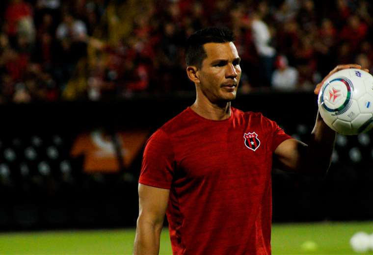 Wardy Alfaro deja de ser el preparador de porteros de Alajuelense