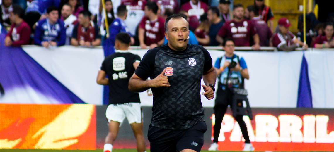 Pedro Navarro critica al arbitraje: 