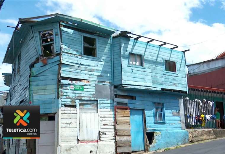 Vecinos de Barrio Luján temen incendio por casa abandonada | Teletica