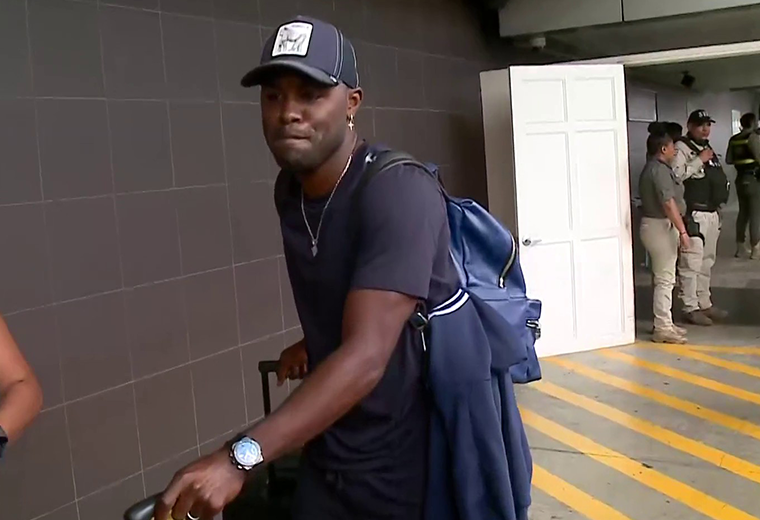 Joel Campbell está en el país y cada vez más cerca de Alajuelense