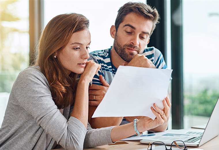 ¿Cómo distribuir los gastos en pareja sin pelear en el intento? | Teletica