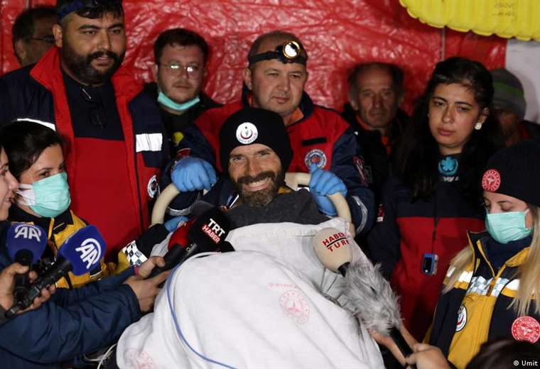 A speleologist rescued after spending nine days trapped inside a cave in Türkiye
