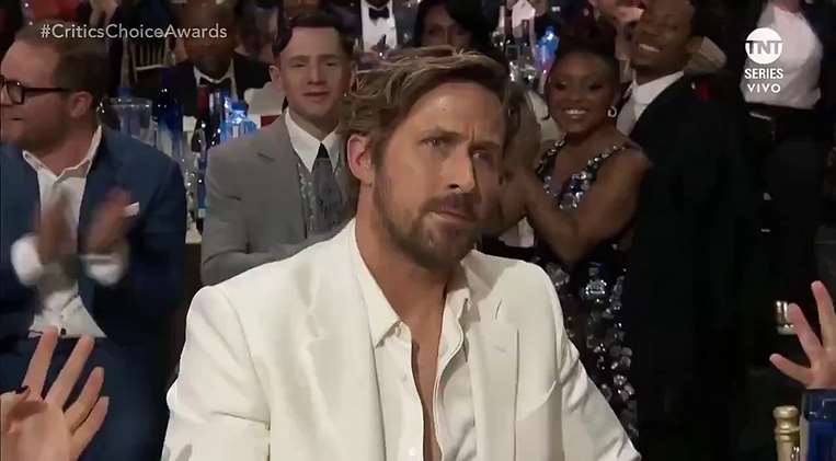 Ryan Gosling se sorprende y no sube al escenario a recibir premio a mejor canción