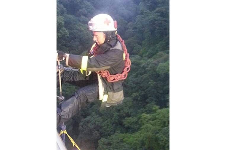 Luis Quirós Condorito, Cruzrojista sin pierna especialista en rescates