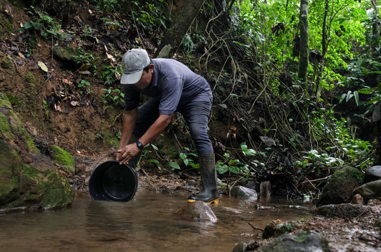 Agua llega por primera vez a una aldea indígena en la selva de Costa Rica