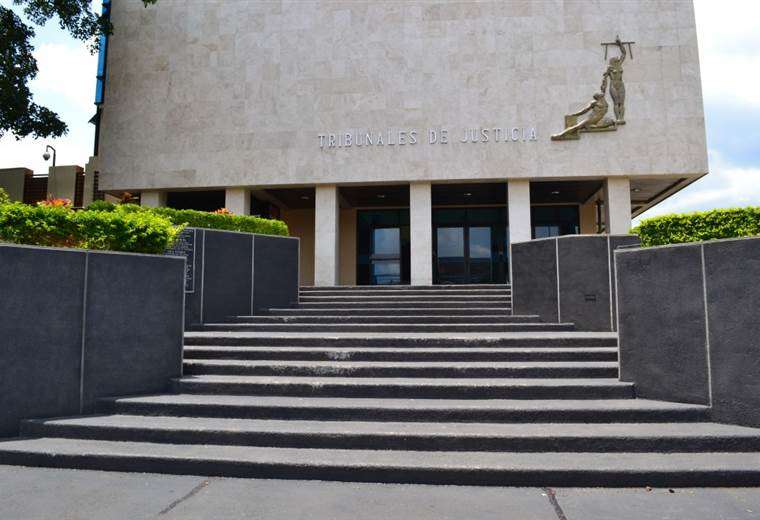 Hombre ataca con puños y perro a jueza en Heredia