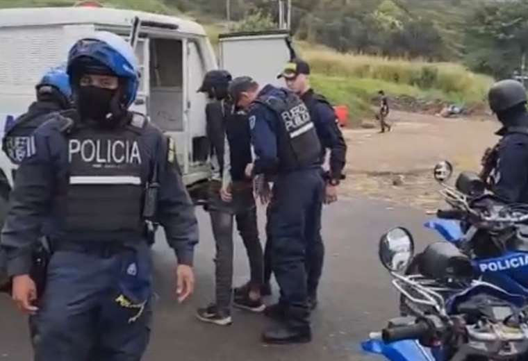 Video: Fuerza Pública detiene a sospechoso de matar a niño de 9 años ...