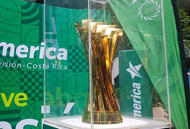 Trofeo de campeón de la Unafut