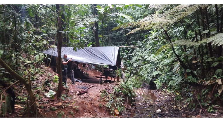 Detienen a nueve oreros extrayendo oro ilegalmente en Corcovado y cuatro tenían orden de c