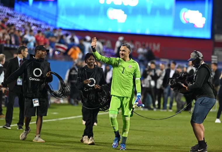 Keylor Navas’ Extraordinary Save Leaves Former Teammate Leandro Paredes in Awe – Argentine Media Goes Wild!