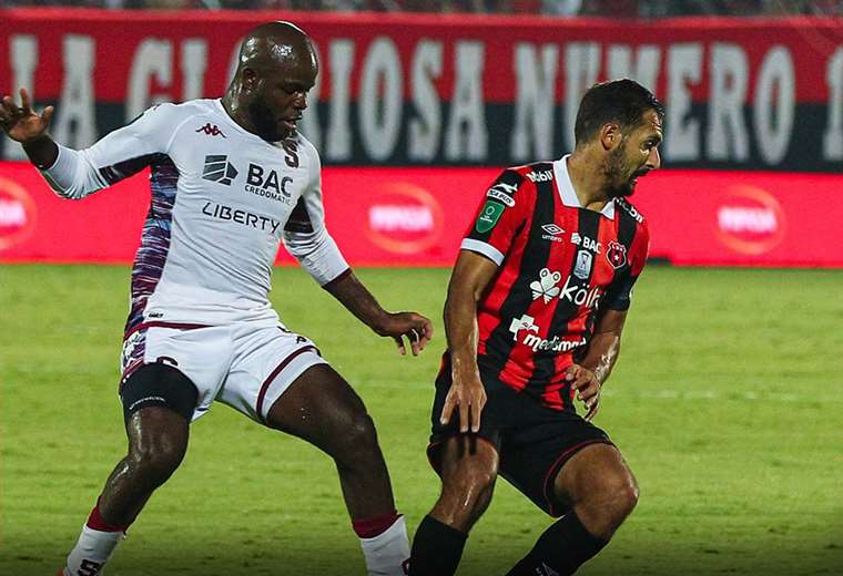 Alajuelense y Saprissa empatan un clásico que terminó caliente | Teletica