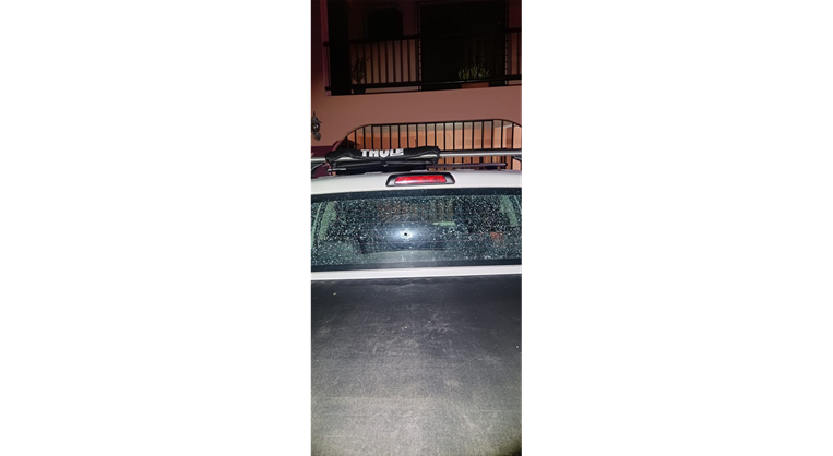 Fiscal es atacado a balazos en su casa en Jacó