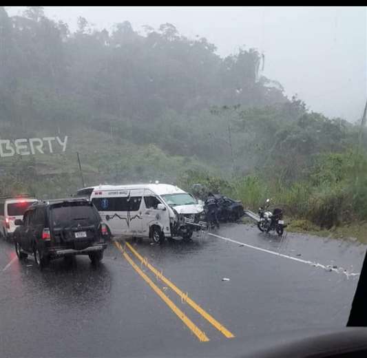 Violento choque entre ambulancia y carro deja un fallecido en Ruta 32 ...