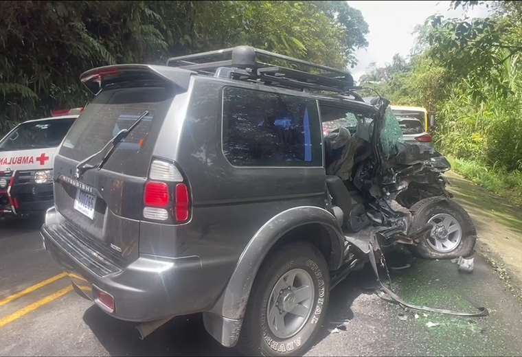 Aparatoso Choque Entre Carro Y Camión Deja Dos Heridos Graves En Ruta ...